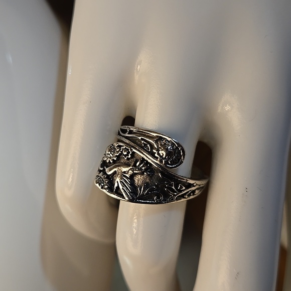 Spoon Ring Sunflower and Hummingbird Design Adjustable Ring Antique Silver Color - Picture 6 of 8